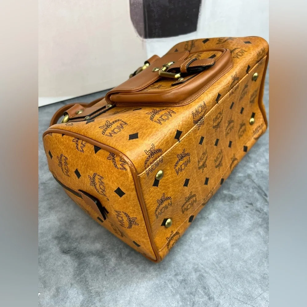 π΅ MCM Boston Arm Bag π΅ - Picture 8 of 16
